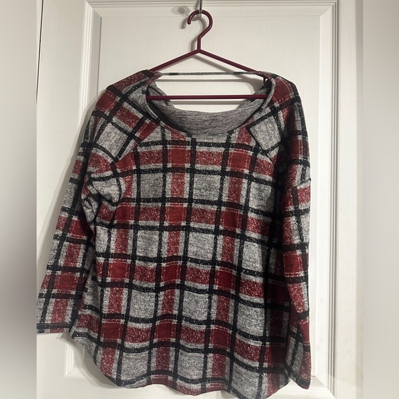 2/$40✨ Gorgeous Le Chateau top​​ - Picture 4 of 4